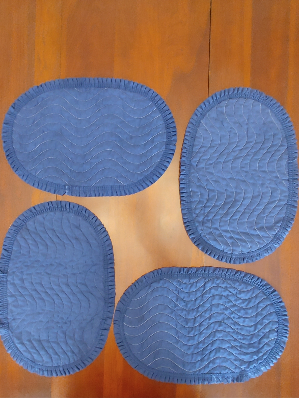 VTG Set of 4 Quilted Oval Placemats in Navy Blue reversable white/navy stitching